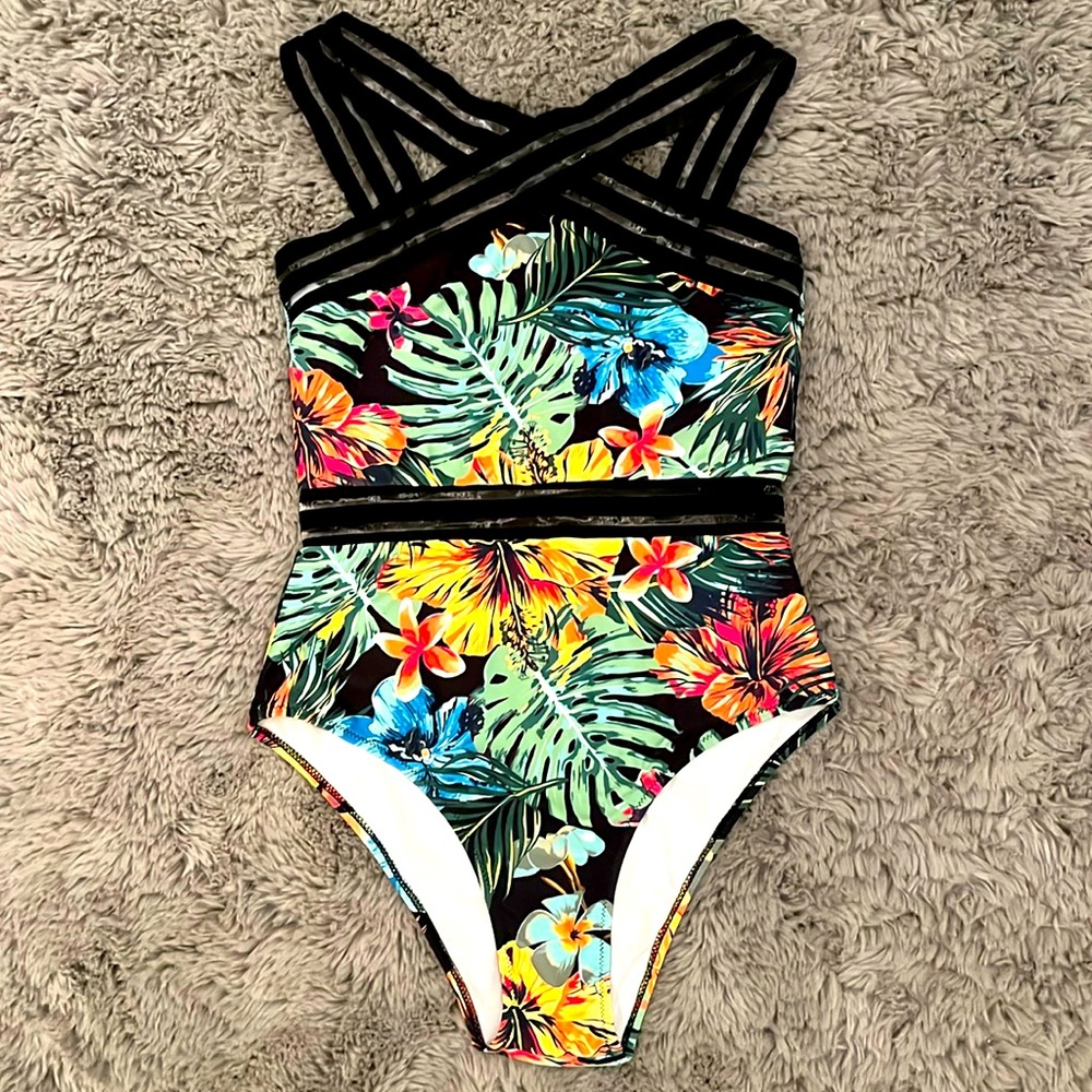 TROPICAL AND SHEAR FULL PIECE SWIMSUIT